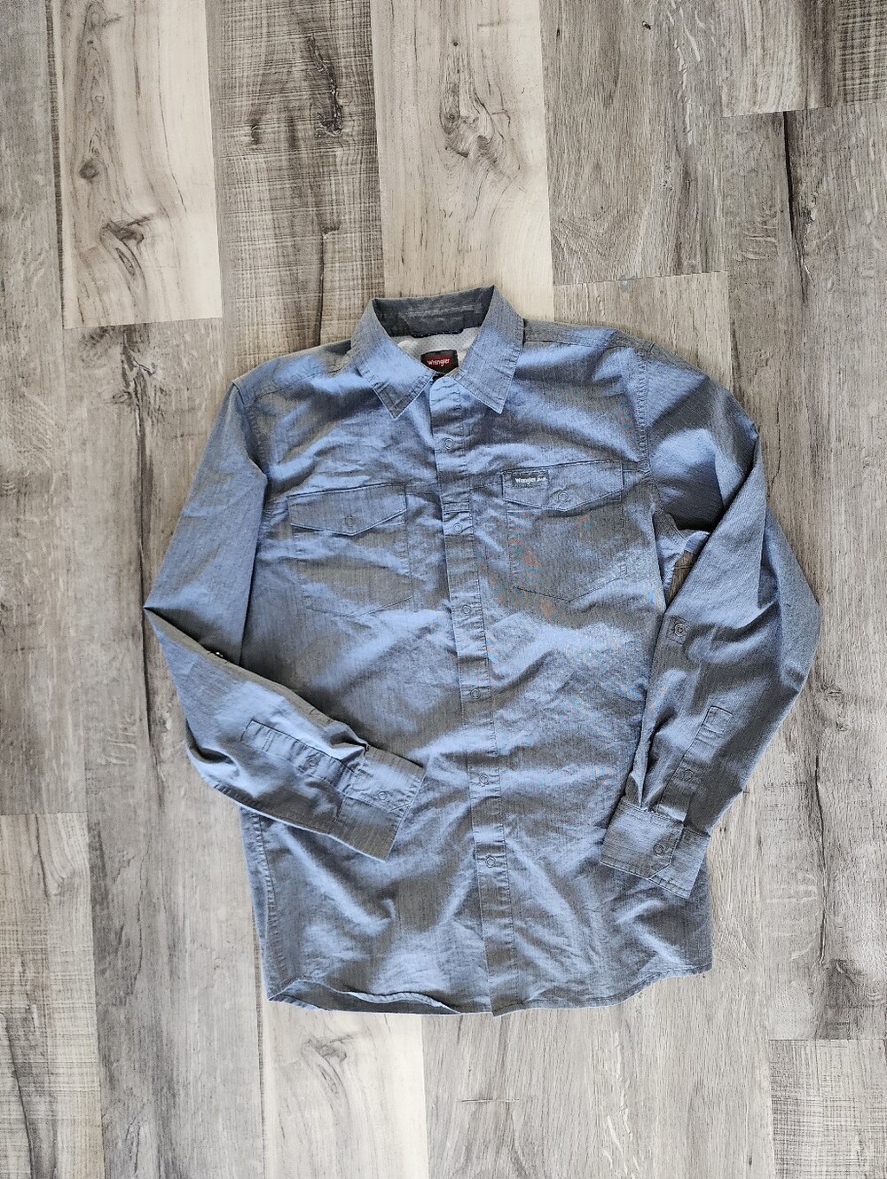 Wrangler Men's Chambray Blue Long-Sleeve Button-Down Shirt